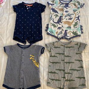 Lot of 4 baby boy rompers - Carters - size 9M